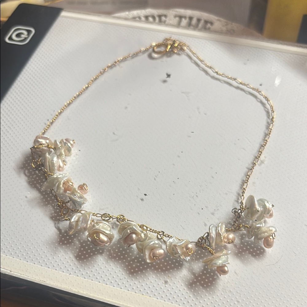 Elegant Gold and Pearl Necklace